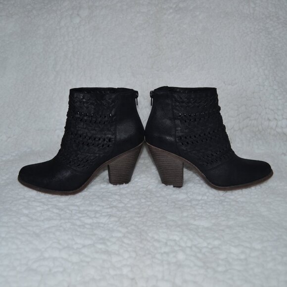 Fergalicious Black woven ankle booties, "wanderer" block heel boots 8.5 - Picture 7 of 13